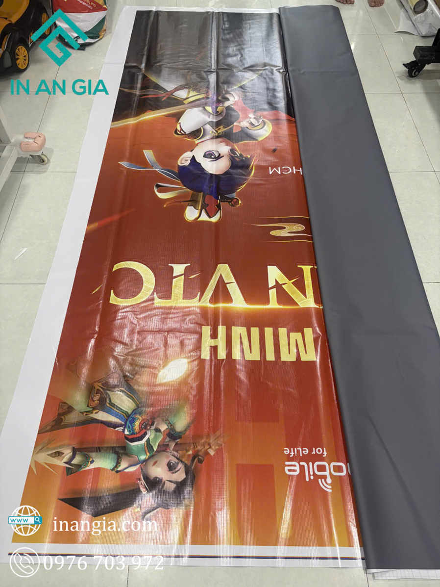 Bạt hiflex in quảng cáo game màu cam đỏ với nhân vật hoạt hình tại xưởng in ấn Gia