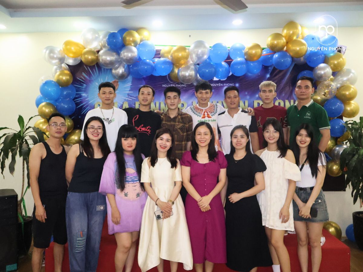 Đội Ngũ Nhân Viên