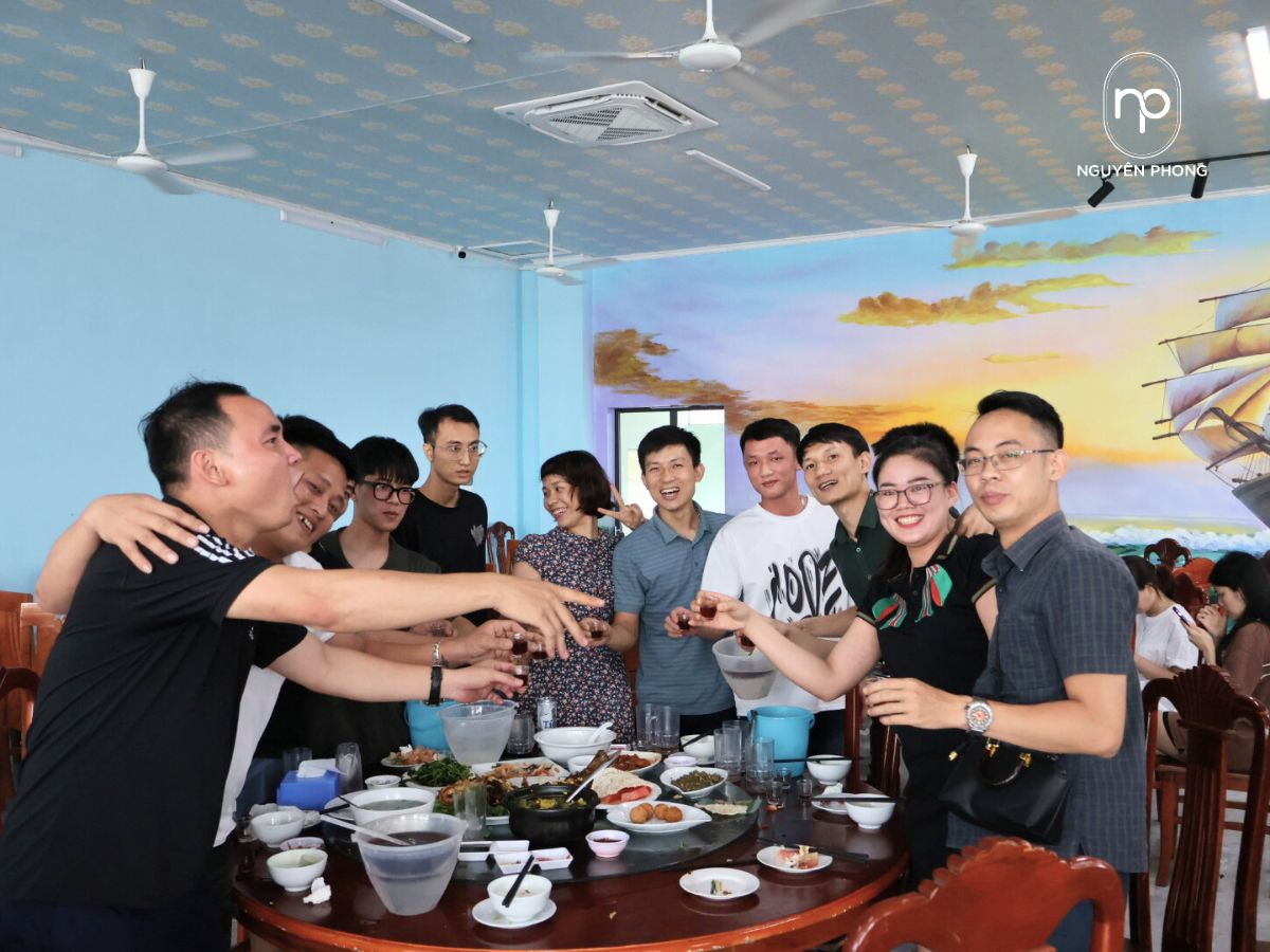 Đội Ngũ Nhân Viên