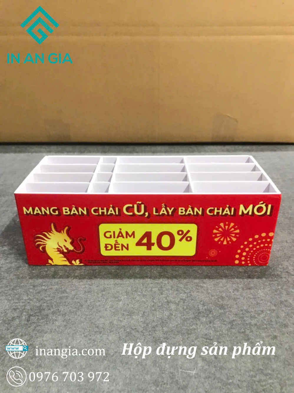 Hộp nhựa trưng bày bàn chải đánh răng màu đỏ in khuyến mãi giảm giá 40%