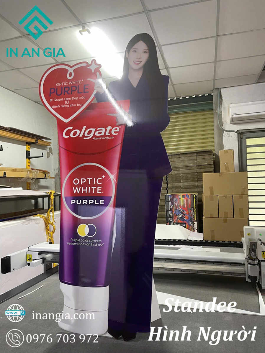 Standee quảng cáo kem đánh răng Colgate Optic White Purple trong xưởng in ấn