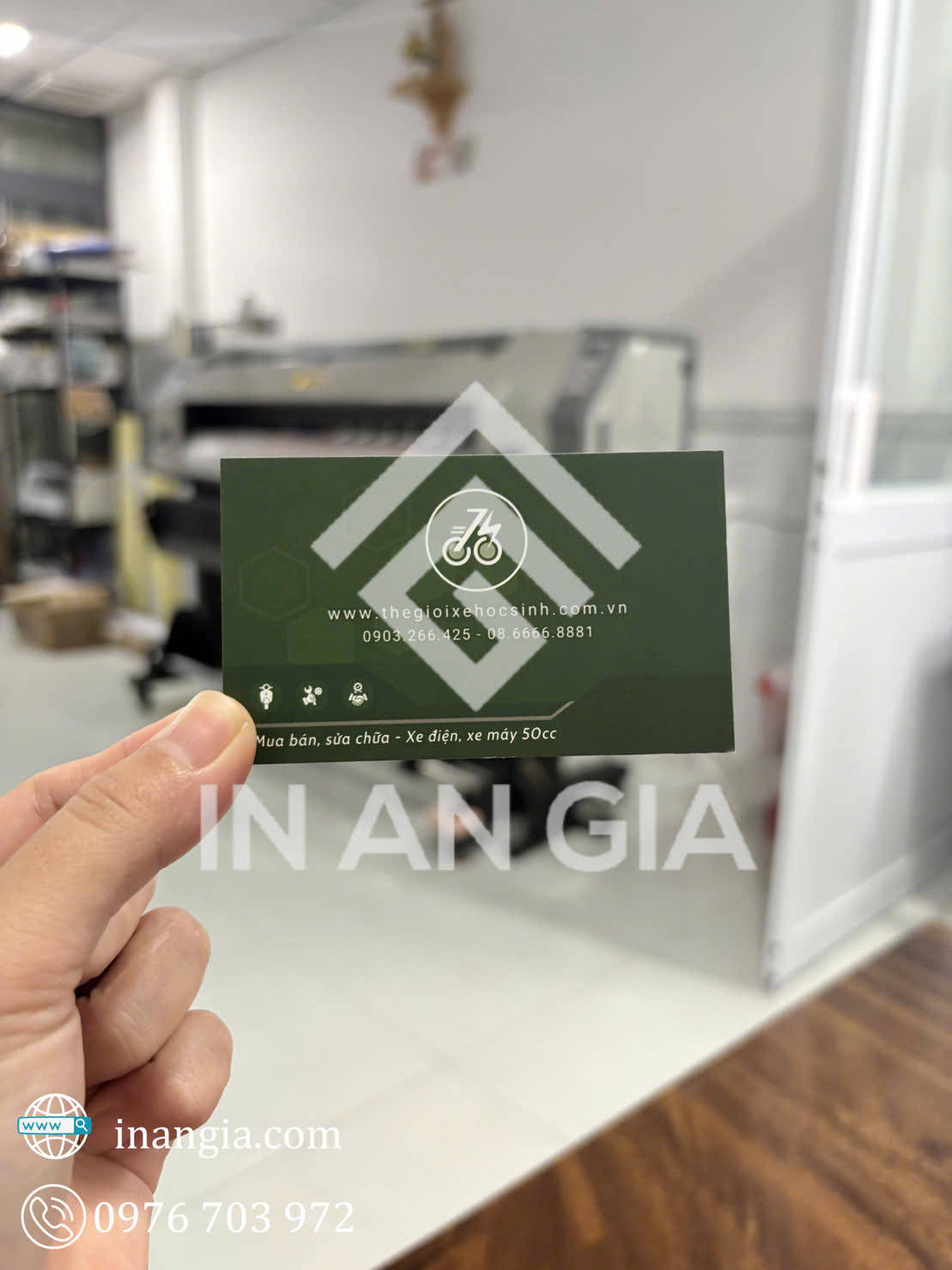 Danh thiếp màu xanh lá của Thế Giới Xe Học Sinh chuyên mua bán sửa chữa xe điện tại Xưởng In An Gia