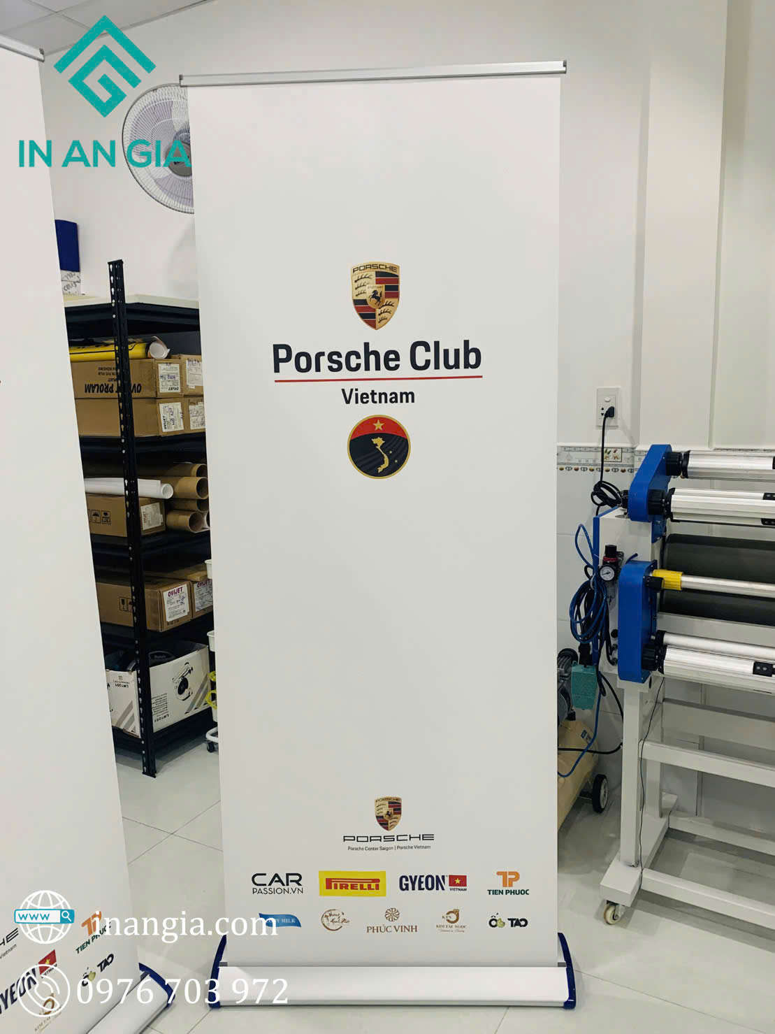Standee Porsche Club Vietnam in ấn logo Porsche và các nhà tài trợ tại xưởng In An Gia