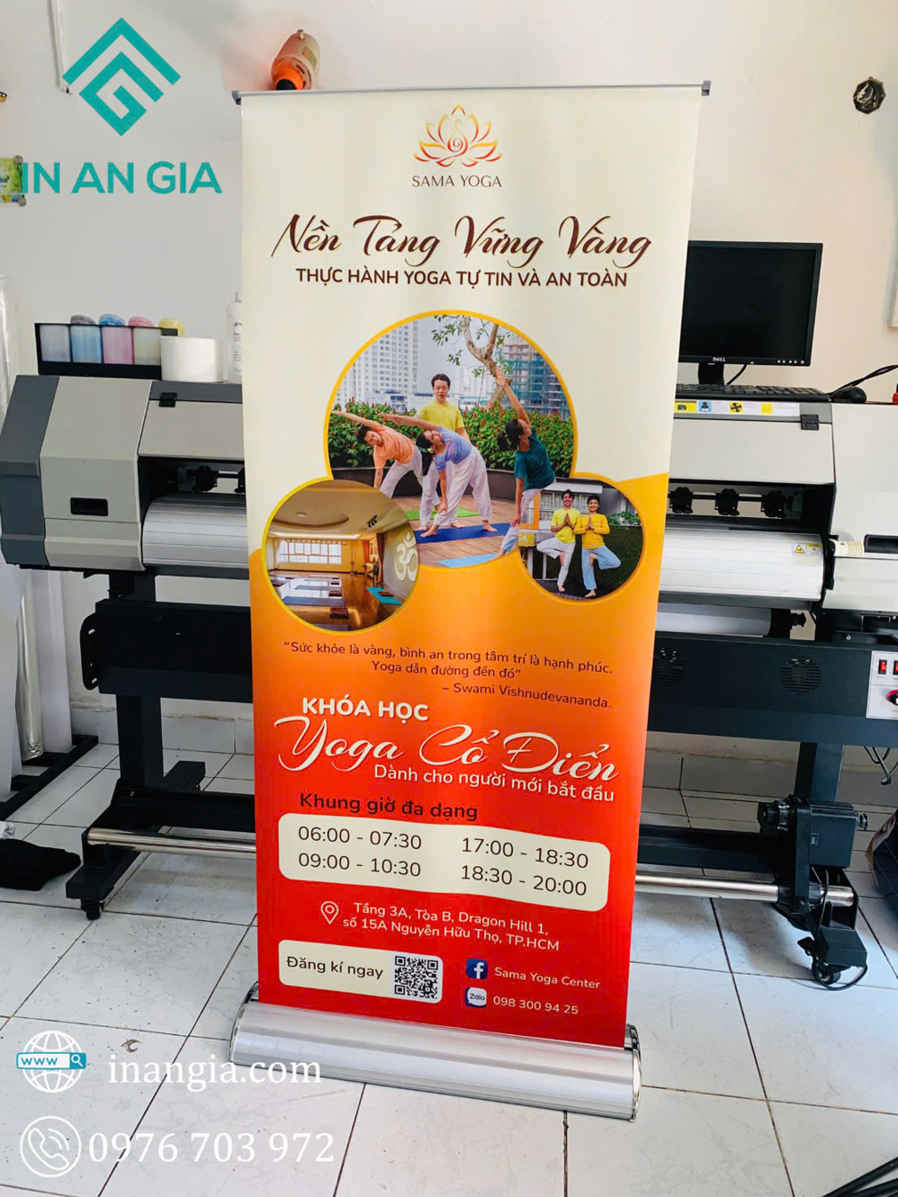 Standee quảng cáo khóa học yoga cổ điển Sama Yoga đặt trong xưởng in IN AN GIA