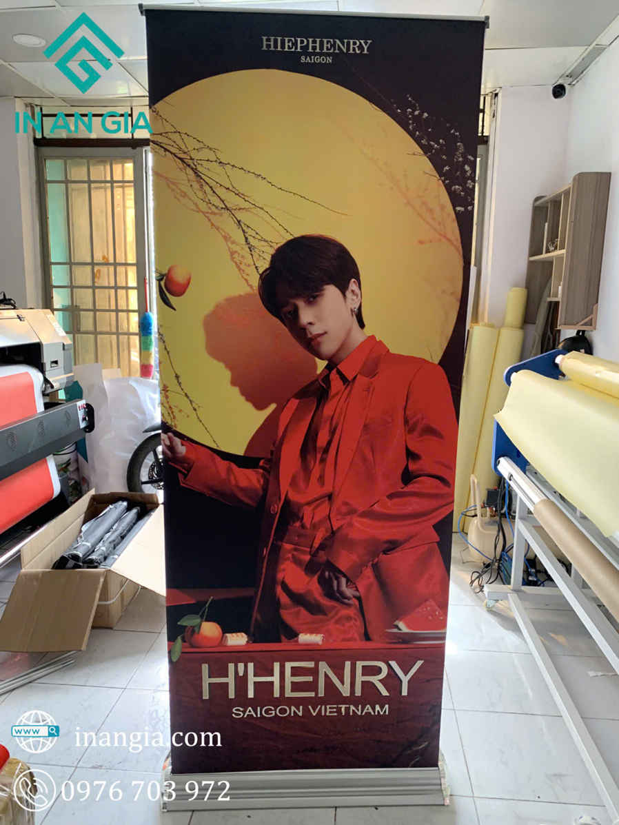 Standee quảng cáo Hiephenny Saigon Vietnam với hình người mẫu nam mặc vest đỏ nổi bật
