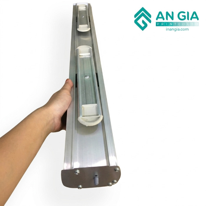 Tay cầm chân đế cuốn nhôm dùng cho standee quảng cáo thương hiệu An Gia