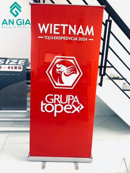 Kích thước standee cuốn thông dụng 80x180cm, được nhiều doanh nghiệp lựa chọn.