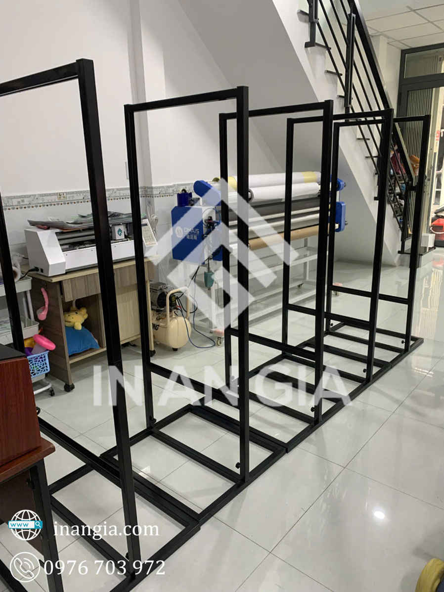 Standee khung sắt 60x160 chống gió tại xưởng in An Gia TPHCM