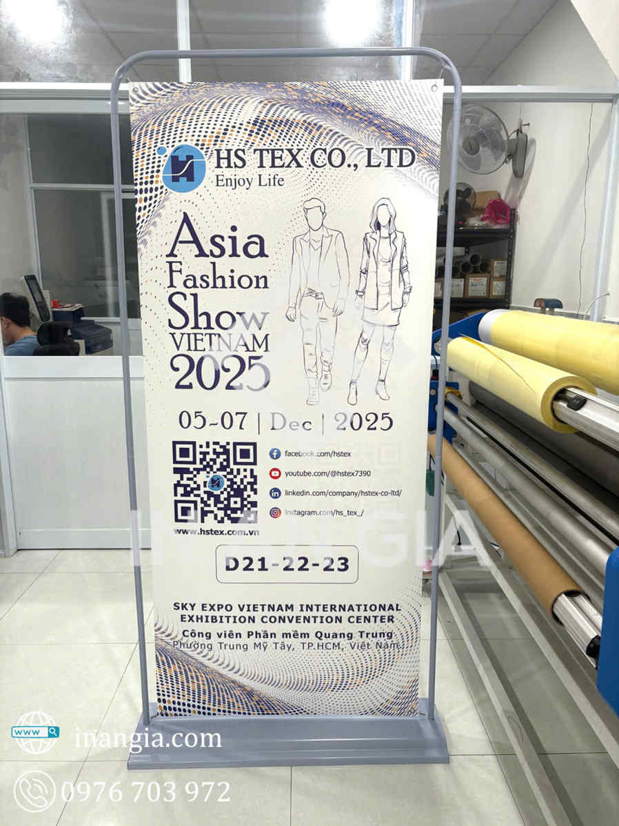 Standee quảng cáo Asia Fashion Show Vietnam 2025 của HS TEX CO., LTD đặt trong xưởng in