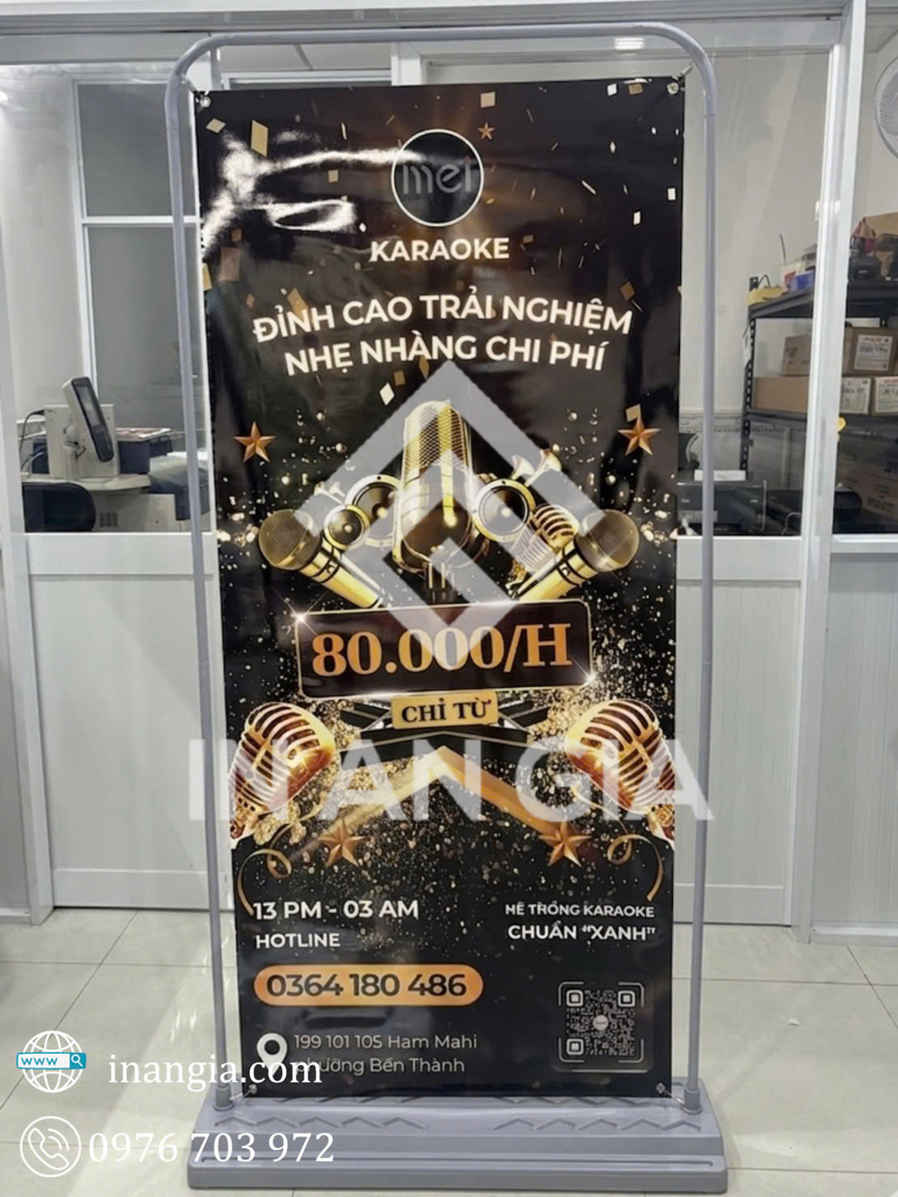Standee kiểu cửa đế nhựa 60x160cm – Xưởng In An Gia