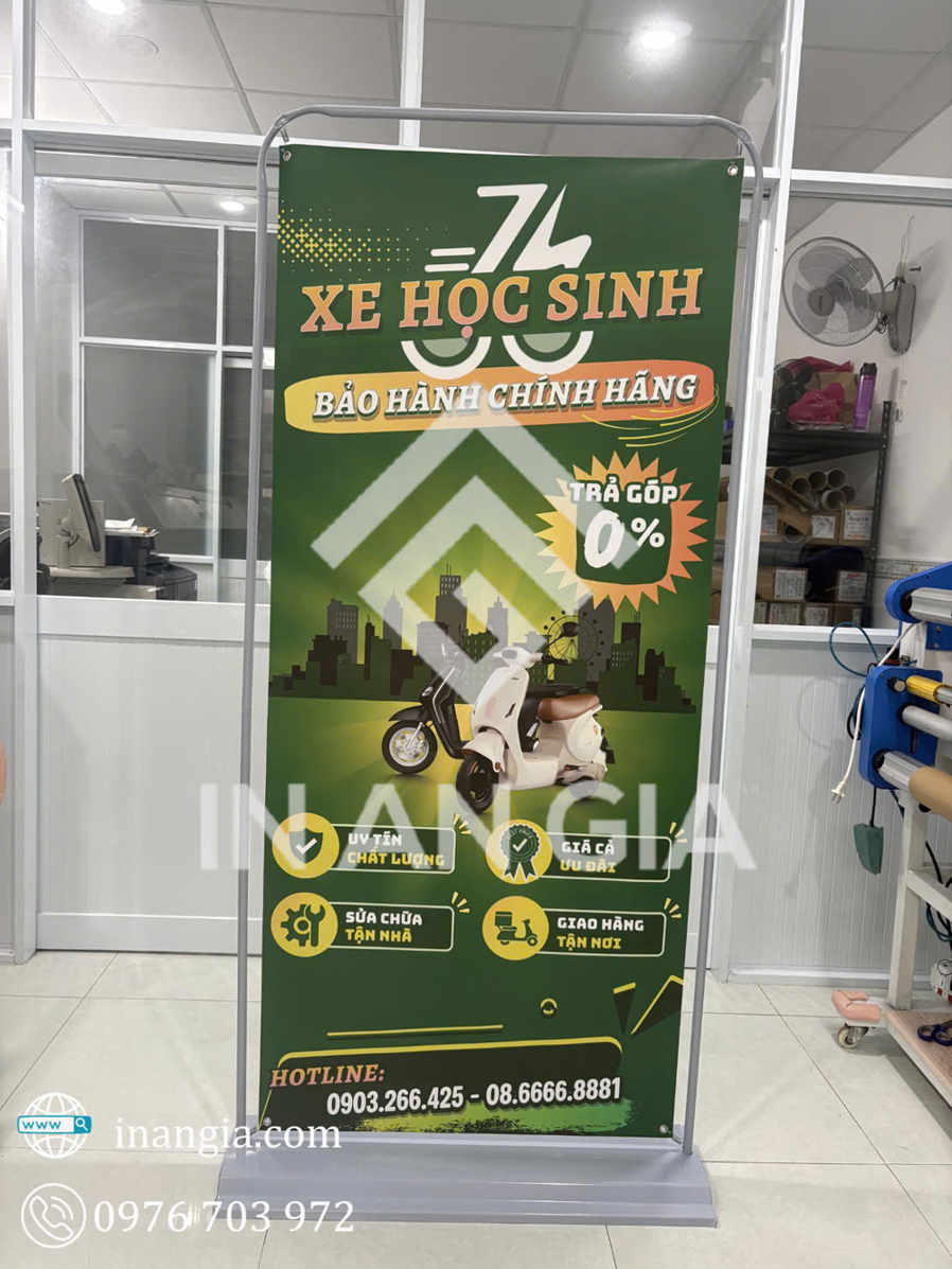 Standee quảng cáo xe máy điện học sinh, bảo hành chính hãng, hỗ trợ trả góp 0% tại Xưởng In An Gia