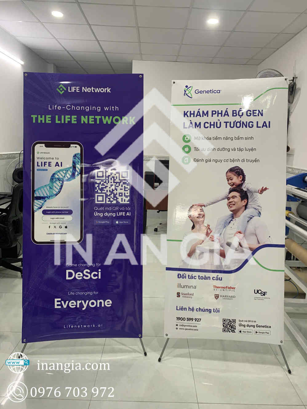 Standee quảng cáo ứng dụng LIFE Network và Genetica về giải pháp phân tích gen và chăm sóc sức khỏe