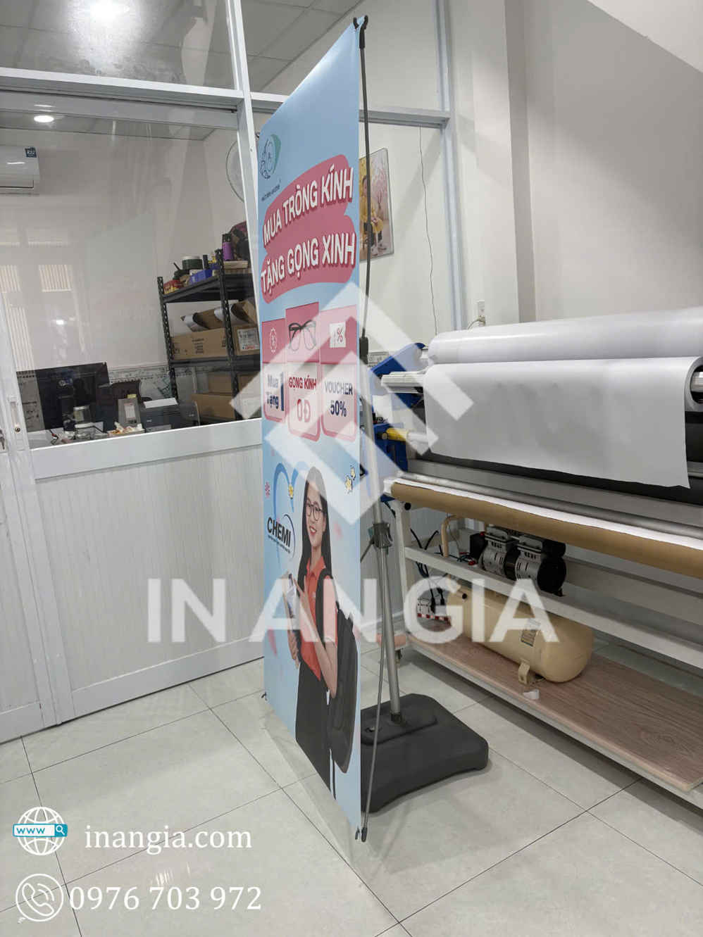 Standee X Đế Nhựa Xám KT điều chỉnh 60x160 - 80x180cm